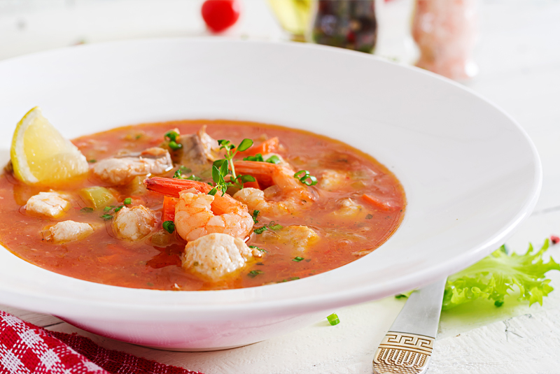 Französische Bouillabaisse mit Red Shrimp und Pazifik Dorsch